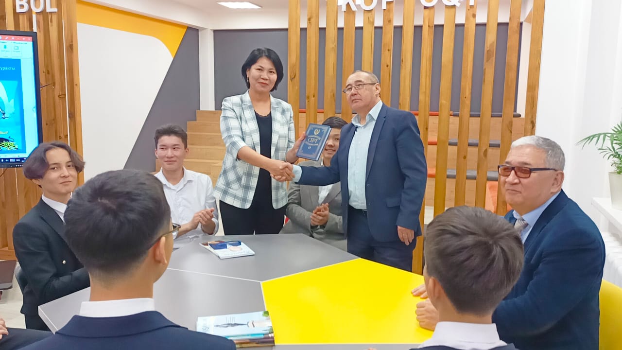 М. О.Әуезов атындағы №86 мектепте оқушылармен «Тәуелсіздік- туған елдің тірегі» атты дөңгелек үстел өтті