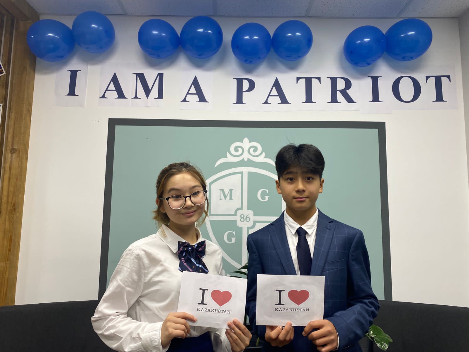 Бүгін,  25-қазан күні Республика күніне  орай ағылшын  тілі  бірлестігі мұғалімдері