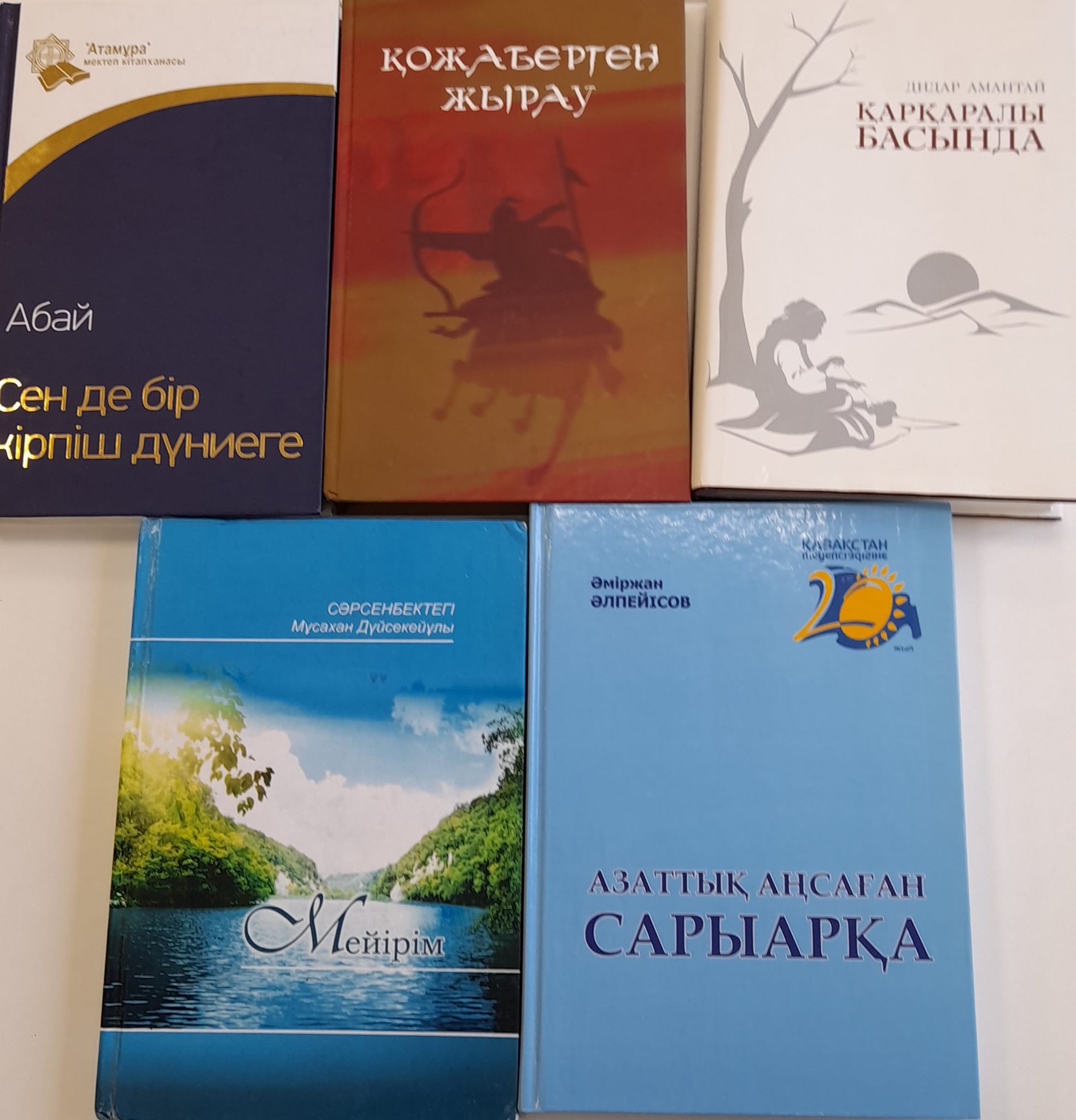 «Мектепке кітап сыйла» акциясына 2"В" сынып оқушылары қатысып, мектеп кітапханасына кітаптар сыйға тартты. 