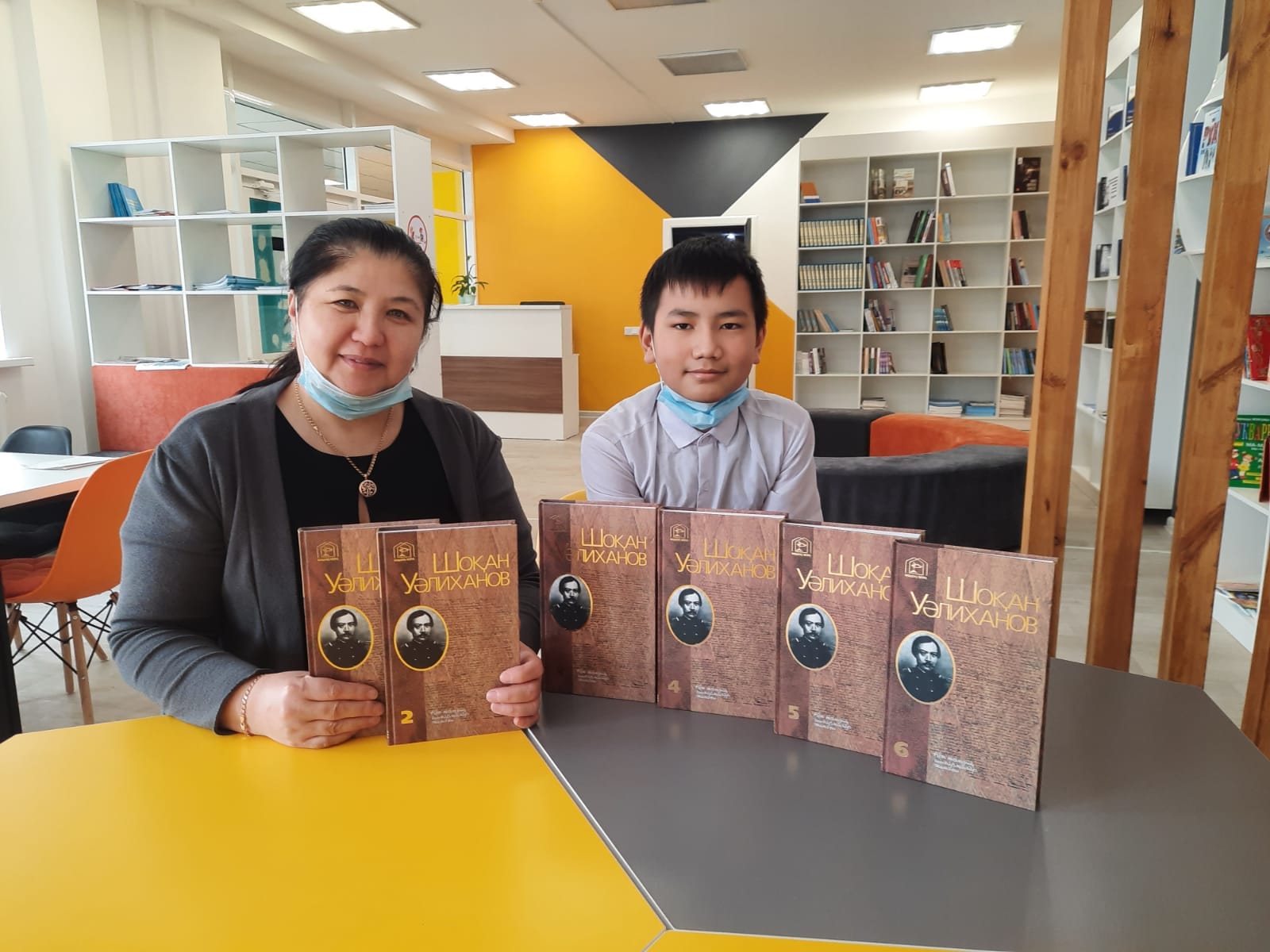 «Мектепке кітап сыйла» акциясына 7"Д" сынып оқушысы Баратов Медет, қазақ халқының көрнекті ғалымы Ш. Ш. Уәлихановтың көп томды шығармалар жинағының 6 томын кітапхана қорына сыйға тартты. 