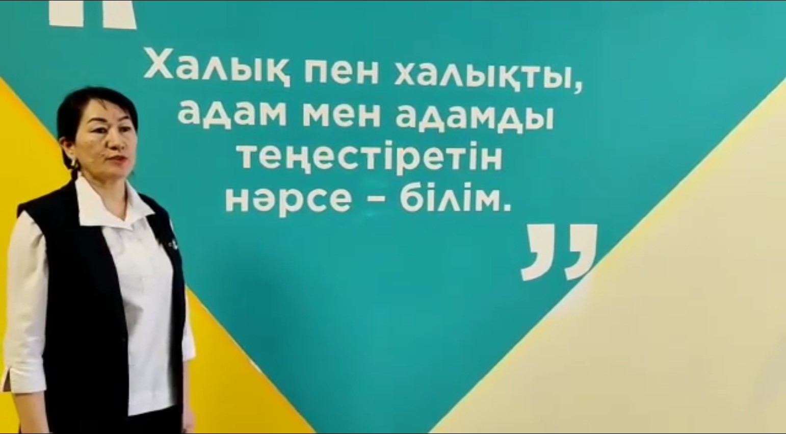 Кітапханамызға М.О.Әуезов шығармаларын сыйлау челленджін жалғастырған Жаратылыстану ғылыми бағытындағы әдістемелік бірлестік "Абай жолы" романын, "Қорғансыздың күні" және "Мұхтар Әуезов" энциклопедиясын кітапхана қорына сыйлап, келесі кезекті Эстетика бірлестігіне табыстады. 